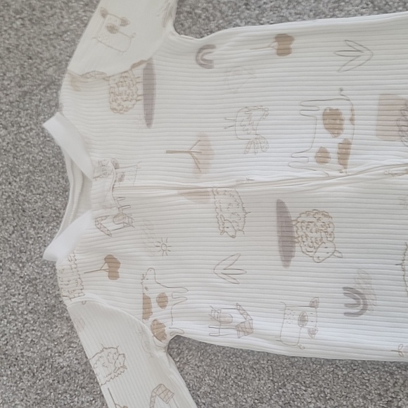 Carters 9m PJs - Picture 2 of 6
